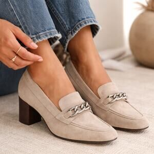 Johnston & Murphy Women's SZ 7 Eleanor Chain Loafer Color: Taupe Suede NEW $178